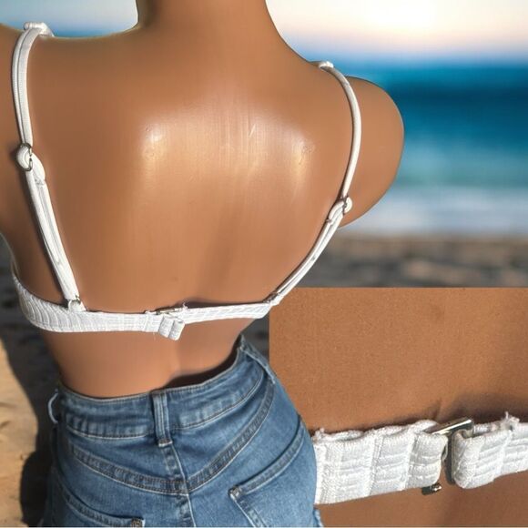 Xhilaration Swimwear l White Bathing Suit/Bikini Top l Adjustable l Small l EUC - Picture 3 of 8